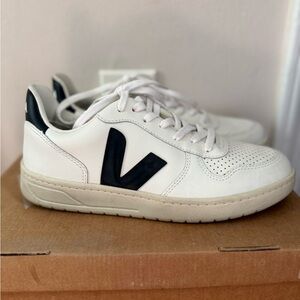 Veja V10 Off-White & Black Casual Sneakers